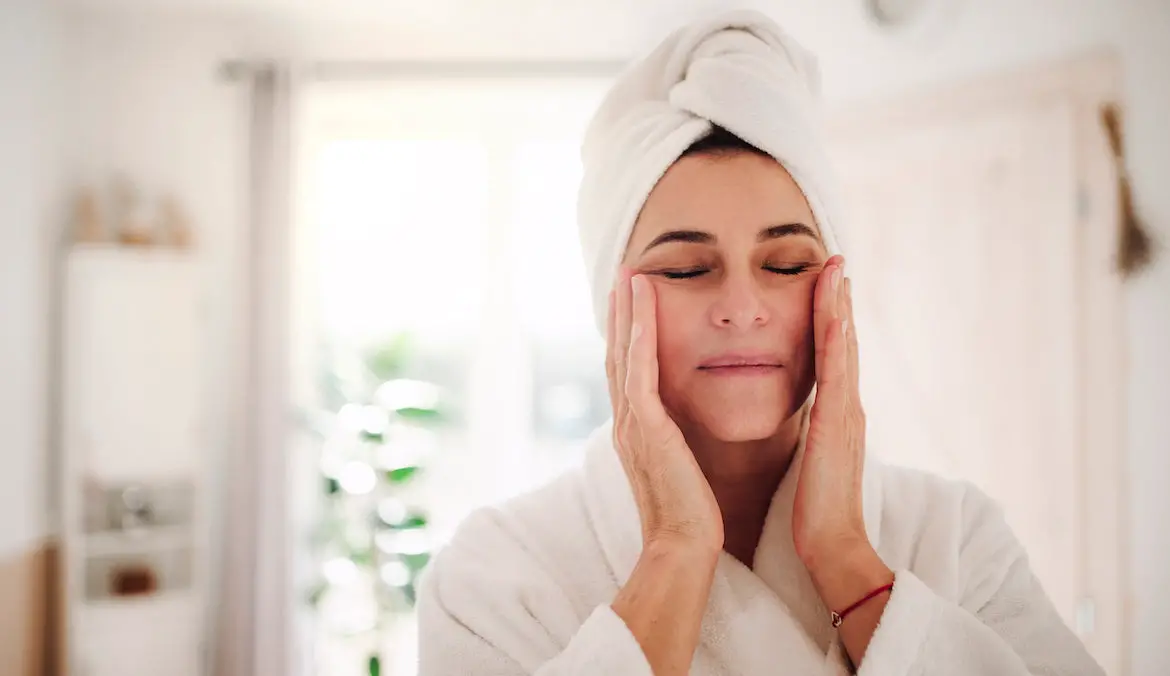 How to Use Facial Oils: Beauticians' Secret to Glowing Skin