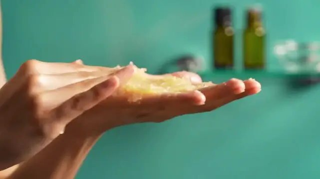 Does Exfoliating Body Wash Contain Glycolic Acid? A Beautician's Guide