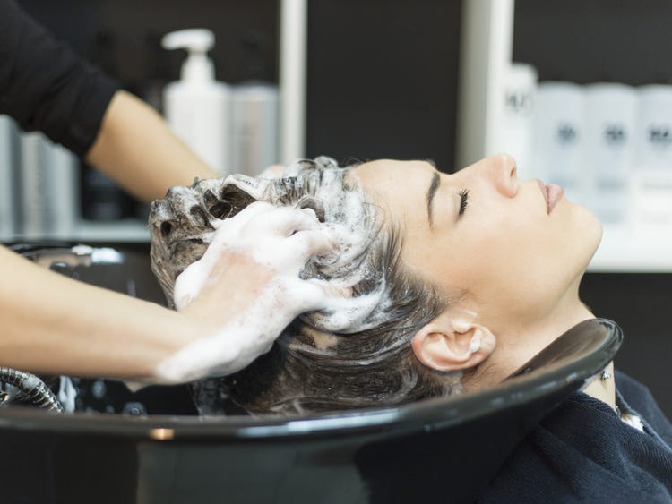 How to Get Shampoo Residue Out of Hair? Exclusive Guide