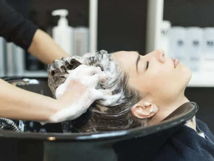 How to Get Shampoo Residue Out of Hair? Exclusive Guide