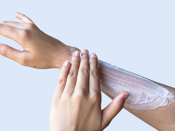 Difference Between Exfoliating Body Wash and Scrub: A Beautician's Guide