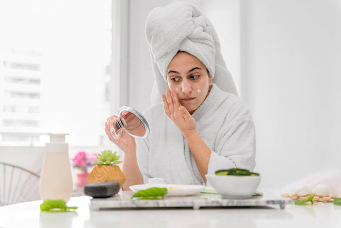 Skincare Tips for Cold Weather: A Guide for Beauticians