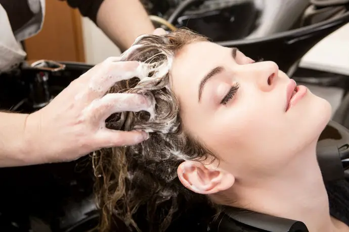 What is the Best Shampoo for Thinning Hair? Tips for Beauticians